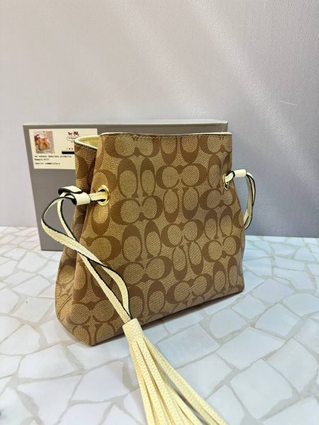 کیف دوشی زنانه کوچ عسلی (COACH) مدل زنجیری – کیف مجلسی لوکس و سبک با طراحی خاص