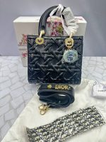 کیف زنانه دیور مدل دستی و دوشی مینیمال