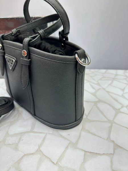 کیف زنانه پرادا مدل دستی بیضی
