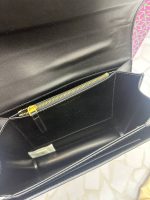 کیف زنانه توری بورچ مدل دوشی زنجیری