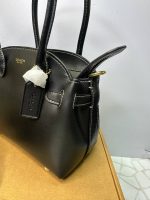 کیف کوچ صندوقی دوشی زنانه مدل کلاسیک