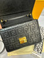 کیف زنانه فندی مدل دوشی طرح برجسته